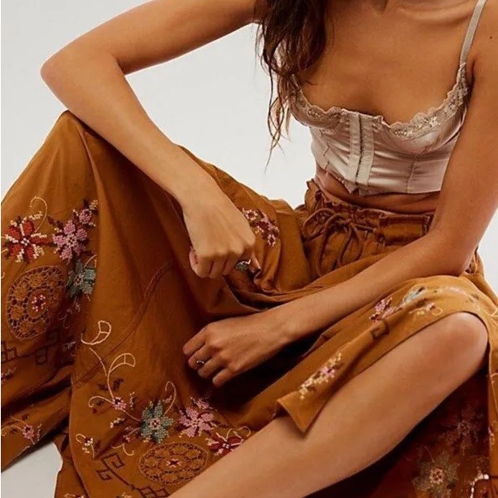 Free People Arielle skirt. Embroidered.